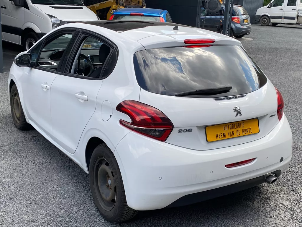 Peugeot 208 1.6 HDi STYLE PANO CRUISE NAVI CLIMA XENON LED PDC