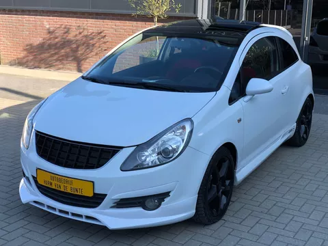 Opel Corsa 1.6-16V GSI 150 PK NIEUWSTAAT SCHUIFDAK XENON CRUISE AIRCO L.M VELGEN