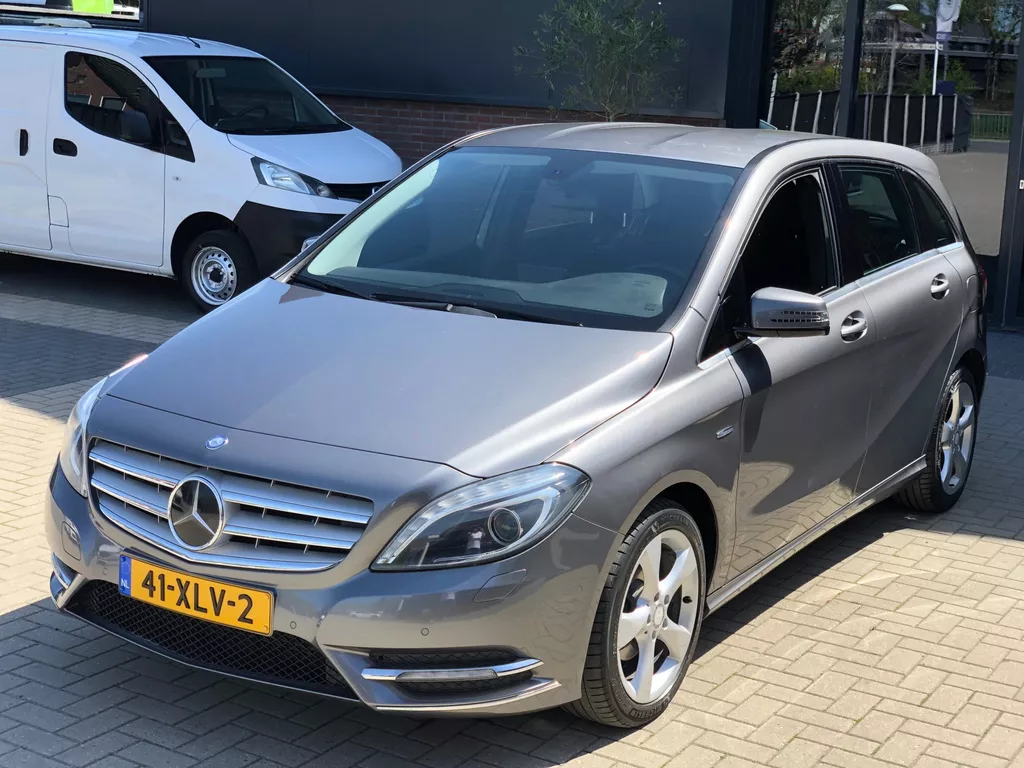 Mercedes-Benz B-klasse 180 XENON LED CAMERA NAVI PDC CRUISE NAP